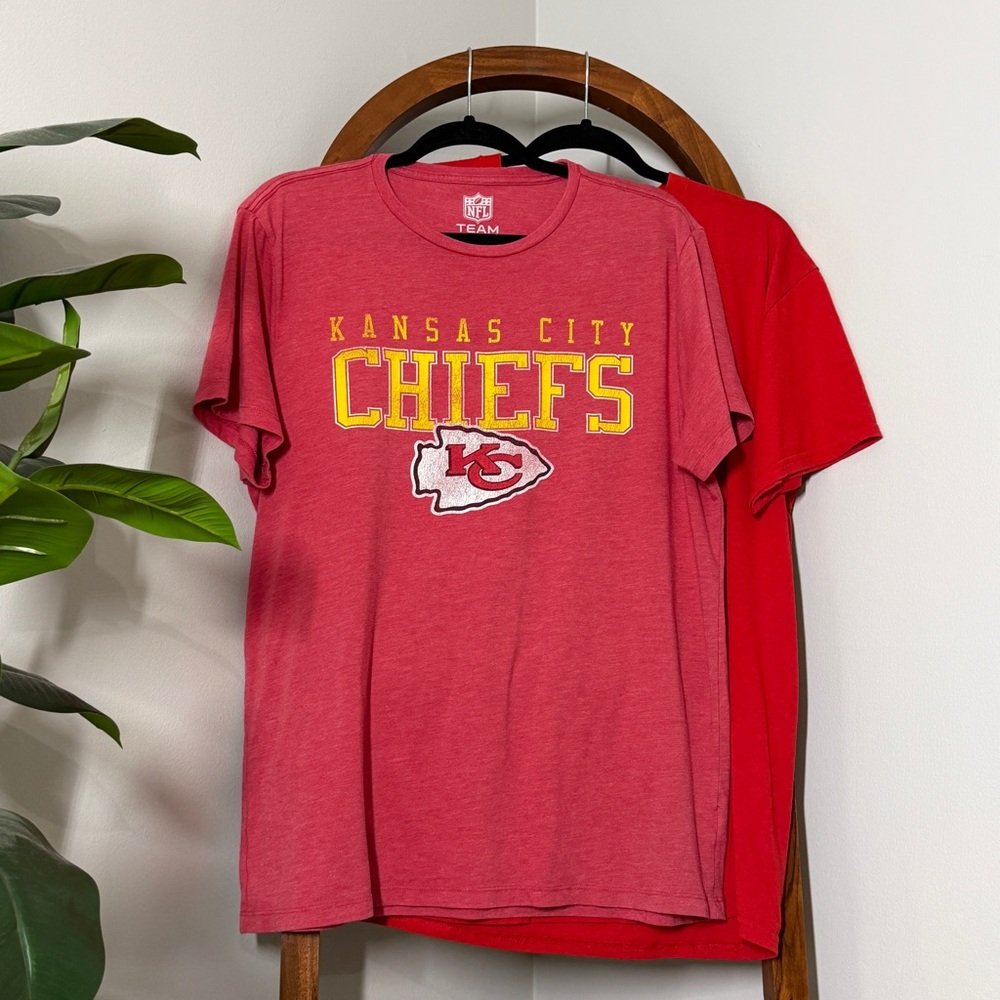 NFL Gildan LARGE Red KC Chiefs Mahomes Lot of 2 Tee Shirts